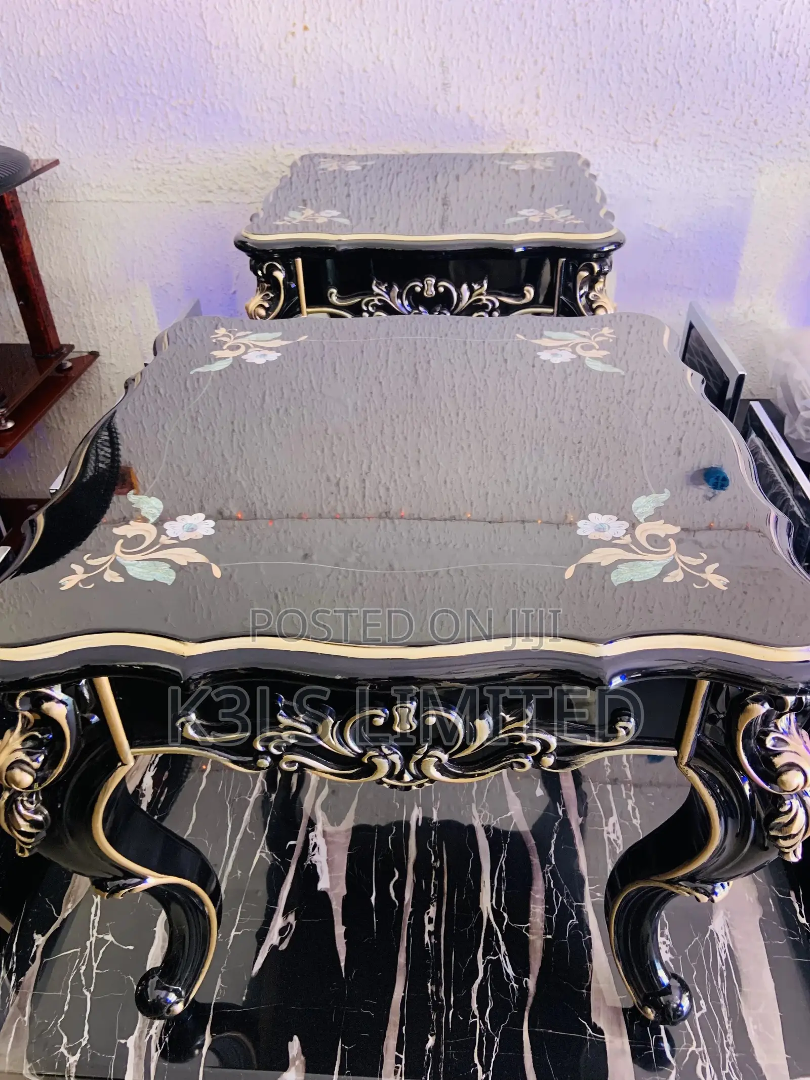 Royal Home Center Table