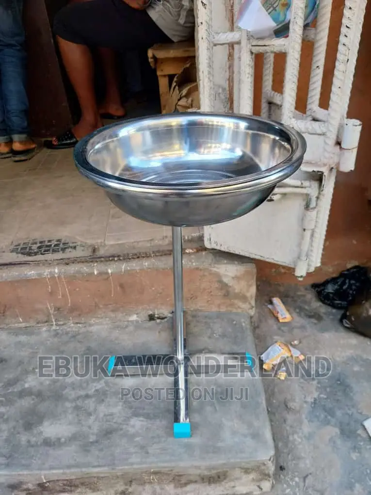 Bowl With Stand