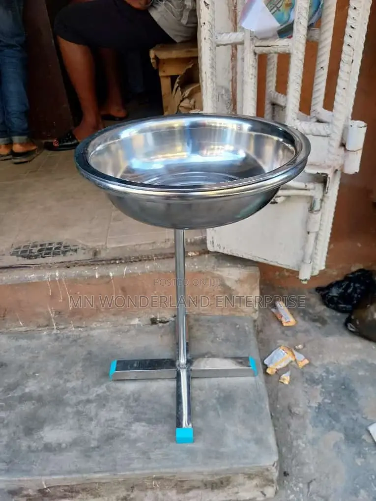 Bowl With Stand