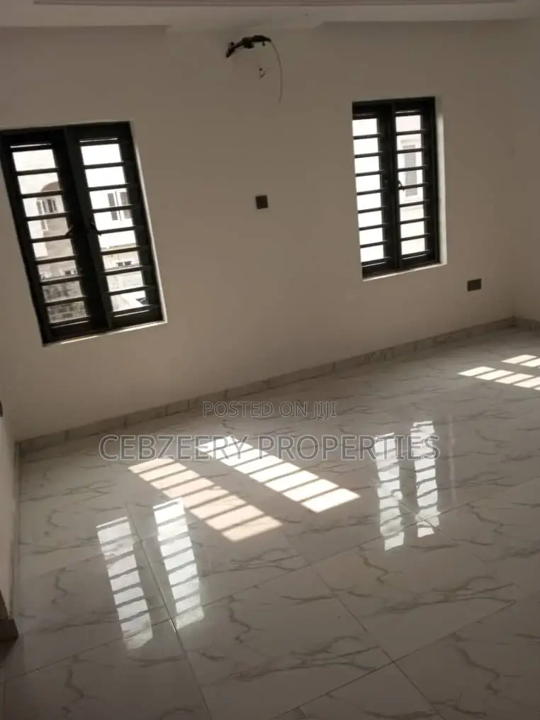 4bdrm Duplex in Lekki for sale
