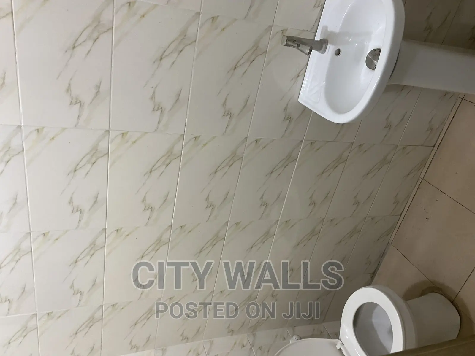 3bdrm Block of Flats in Chevron for rent
