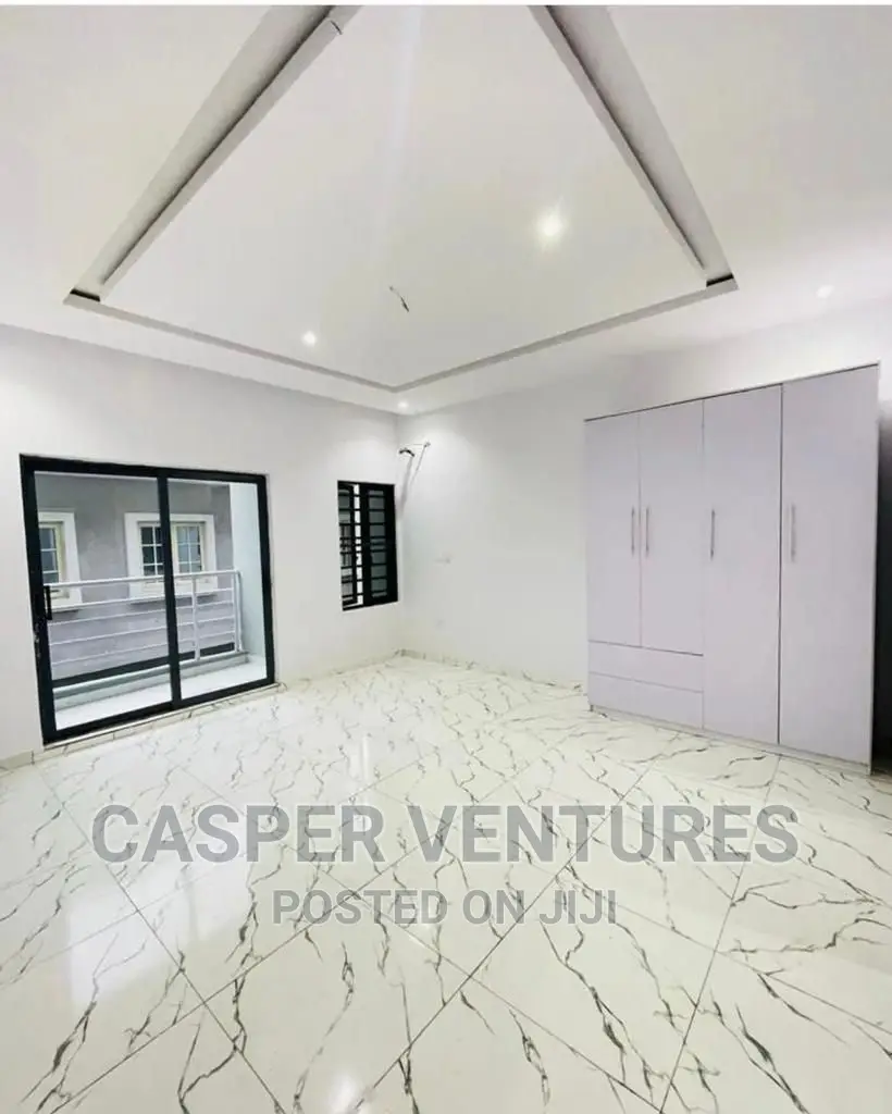 2bdrm Apartment in Lekki Gardens for sale