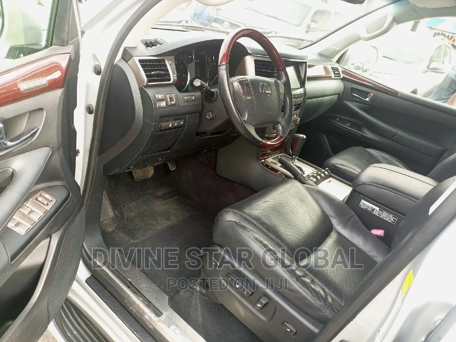 Lexus LX 570 AWD 2013 Silver