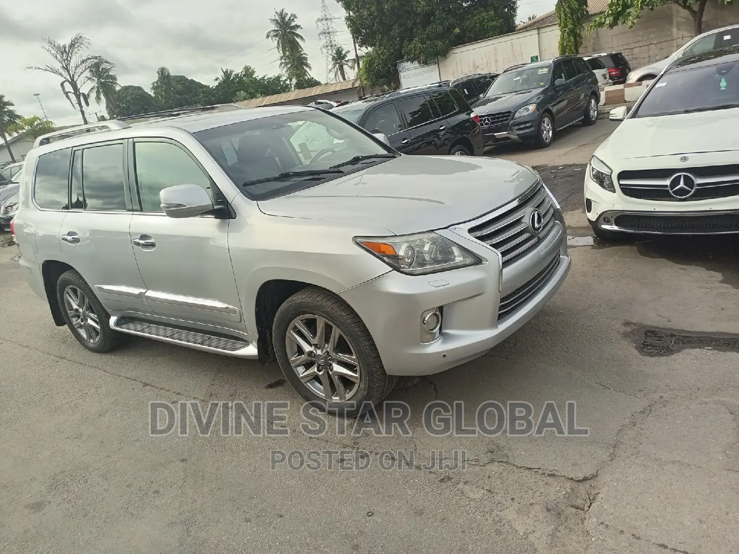 Lexus LX 570 AWD 2013 Silver
