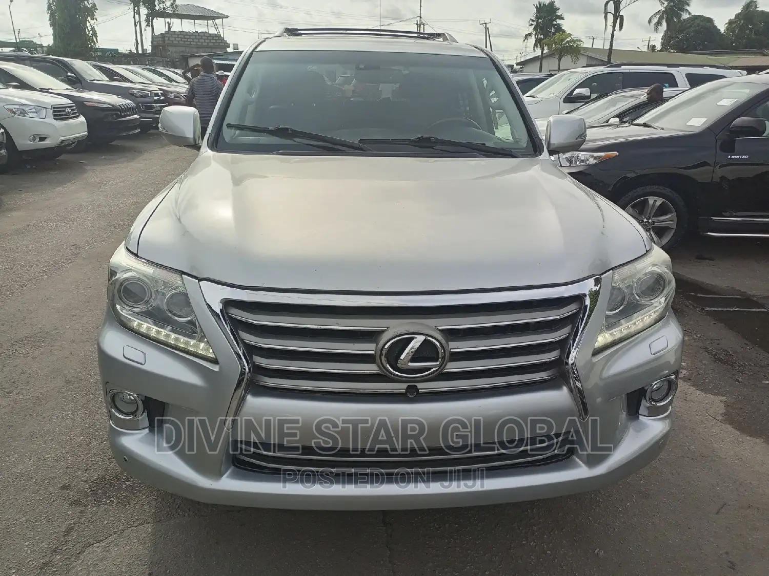 Lexus LX 570 AWD 2013 Silver