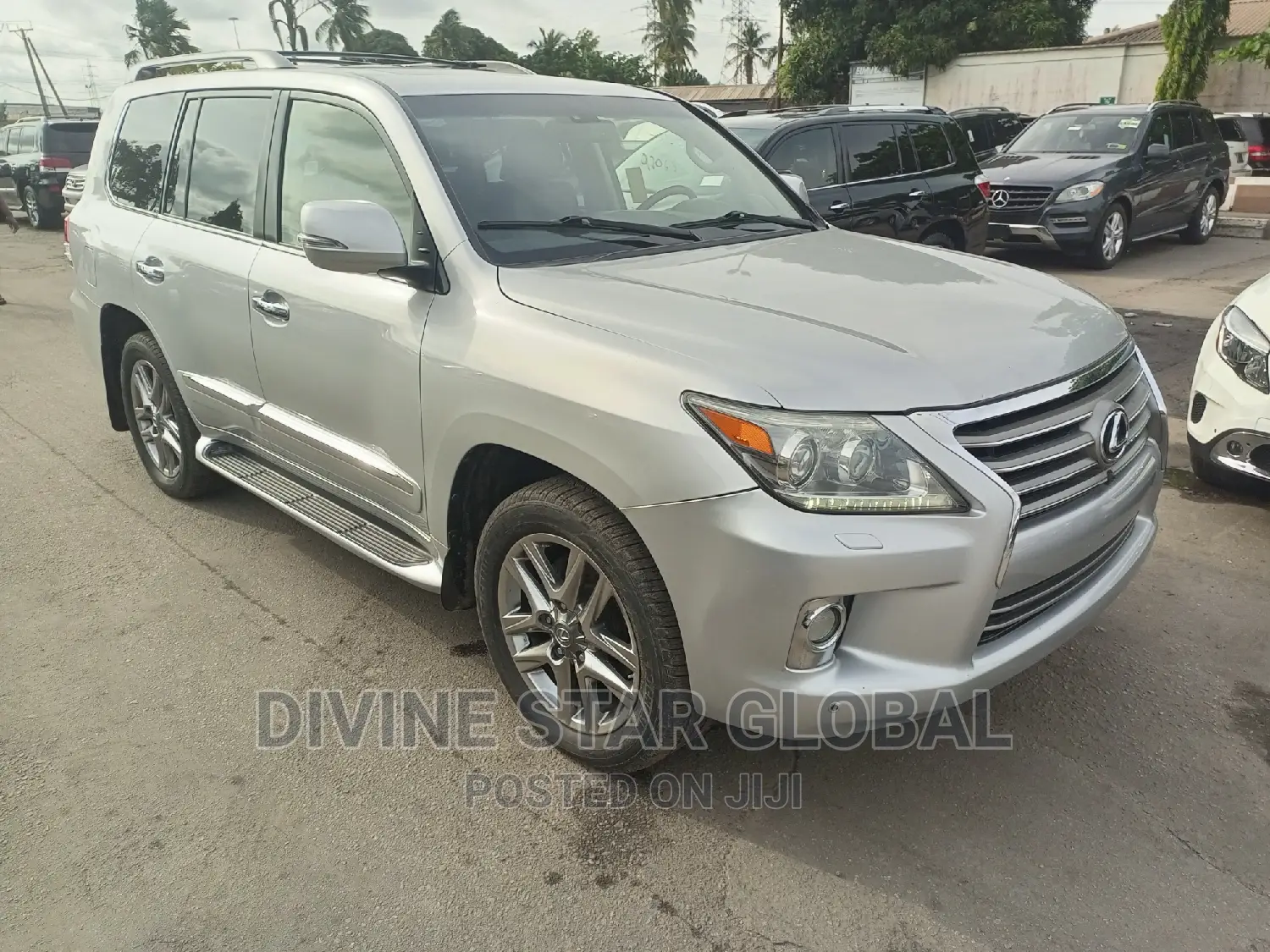 Lexus LX 570 AWD 2013 Silver