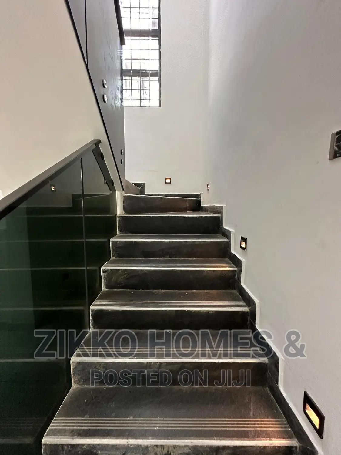 5bdrm Duplex in Lekki for sale