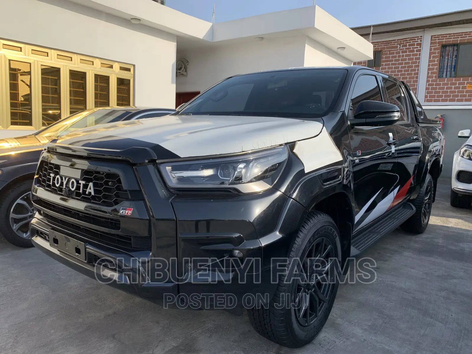 New Toyota Hilux 2022 Black