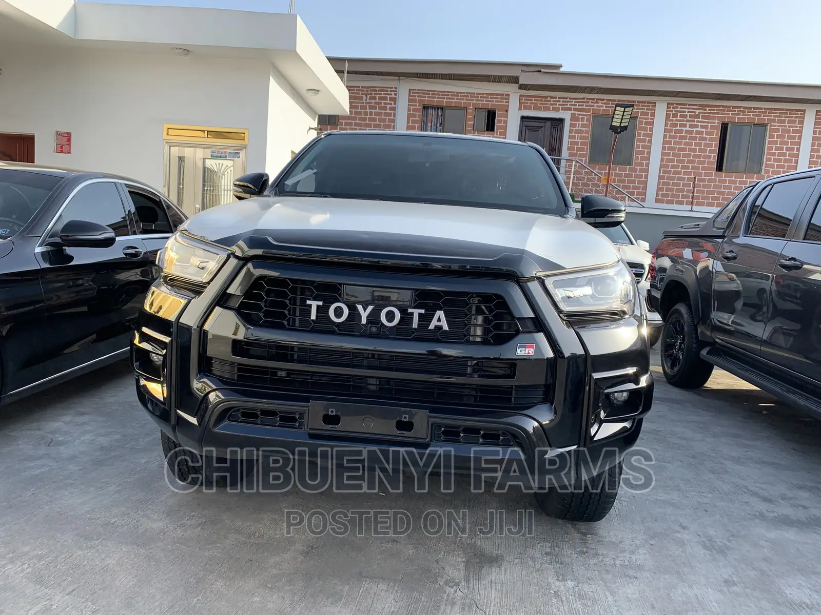New Toyota Hilux 2022 Black