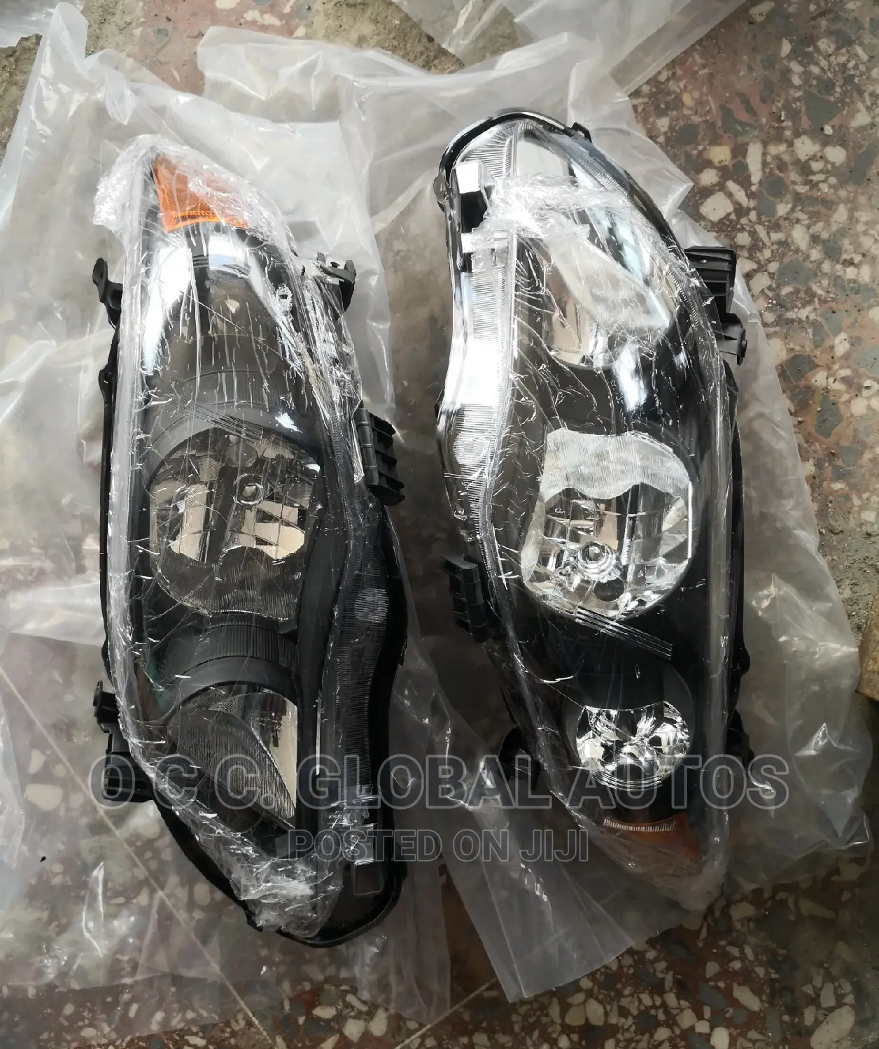 Head Lamp Corolla Dark 2010