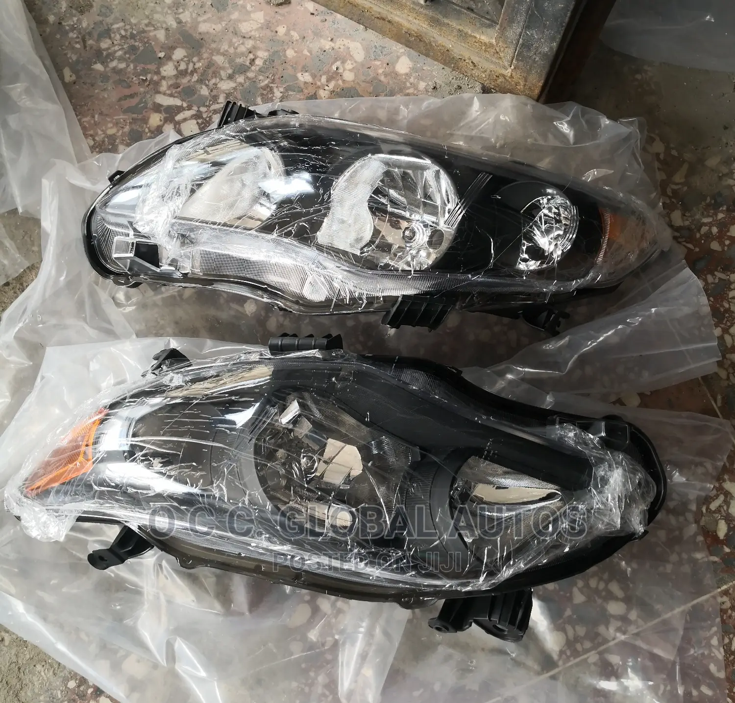 Head Lamp Corolla Dark 2010