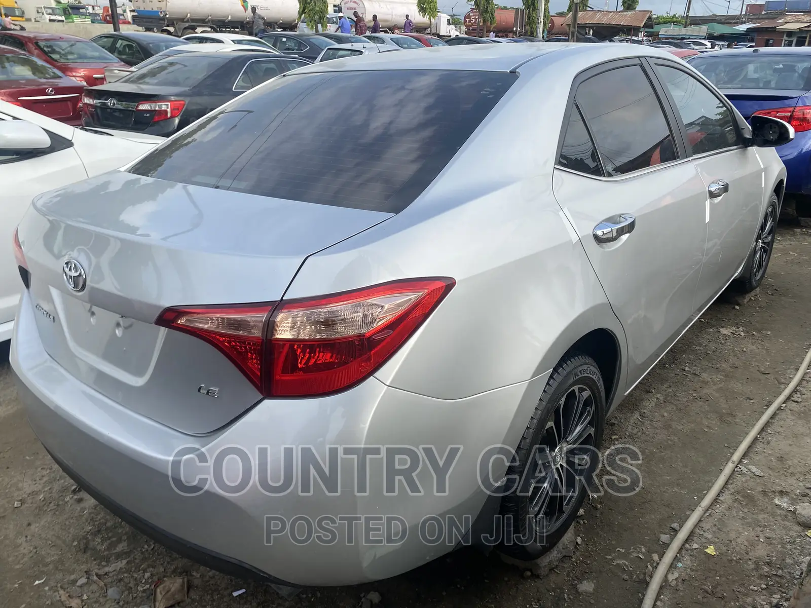 Toyota Corolla LE (1.8L 4cyl 2A) 2018 Silver
