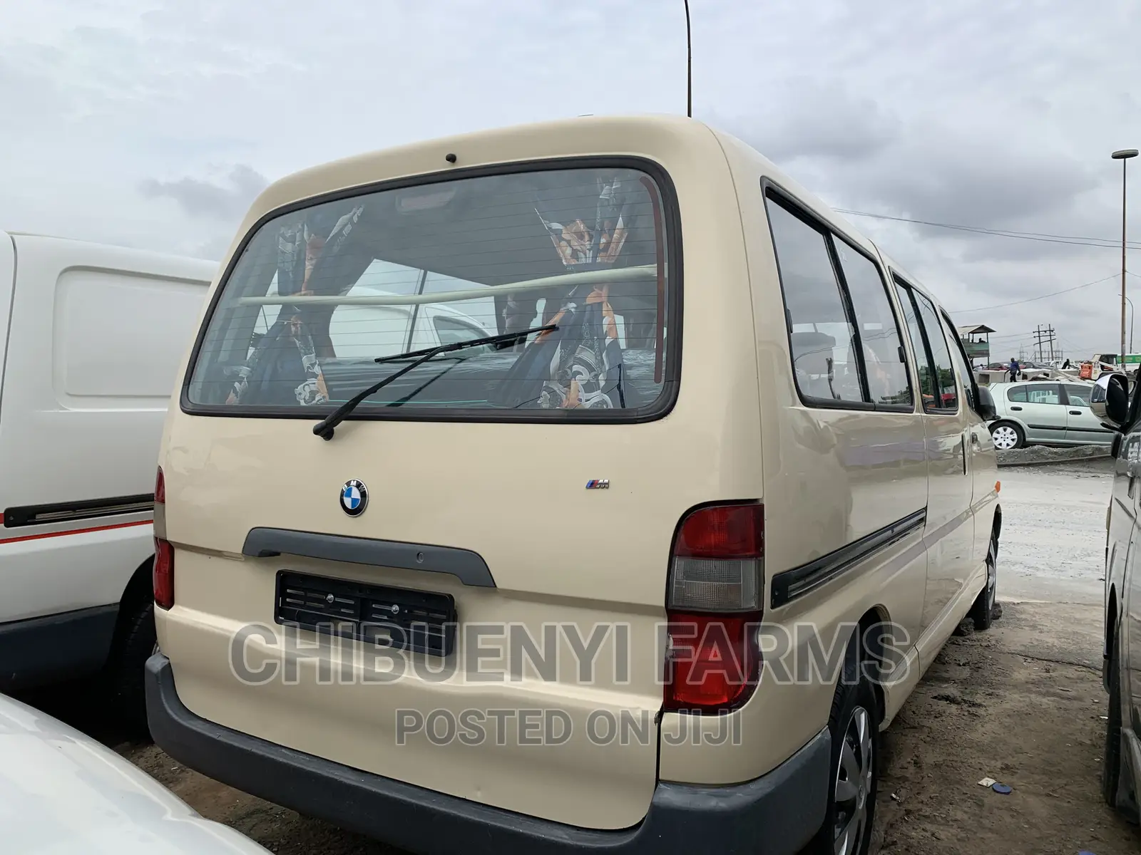 Toyota HiAce 2002 Gold