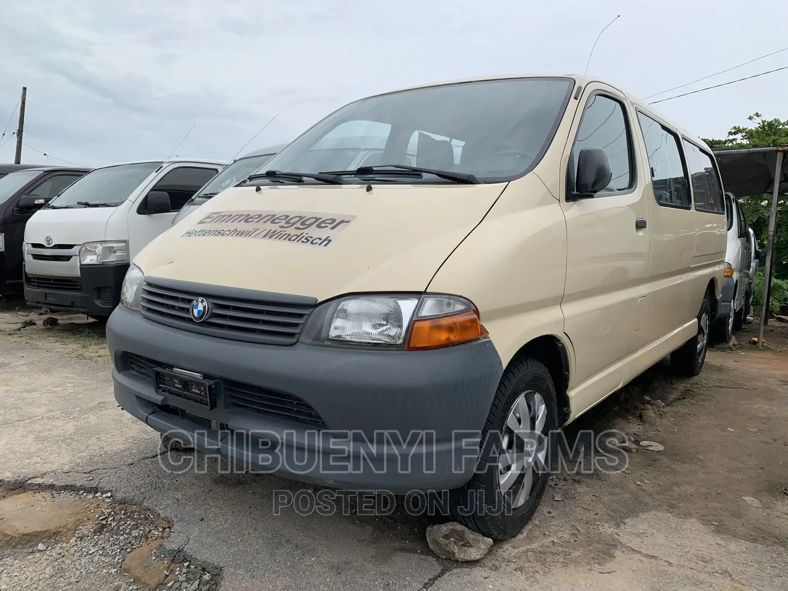 Toyota HiAce 2002 Gold