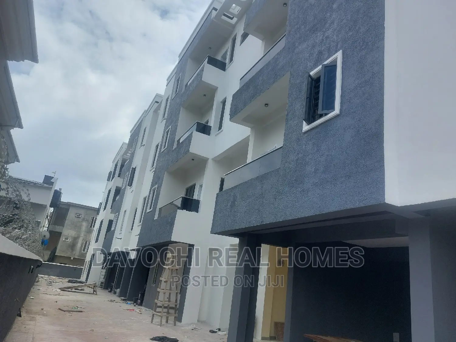3bdrm Apartment in Chevron, Lekki for sale