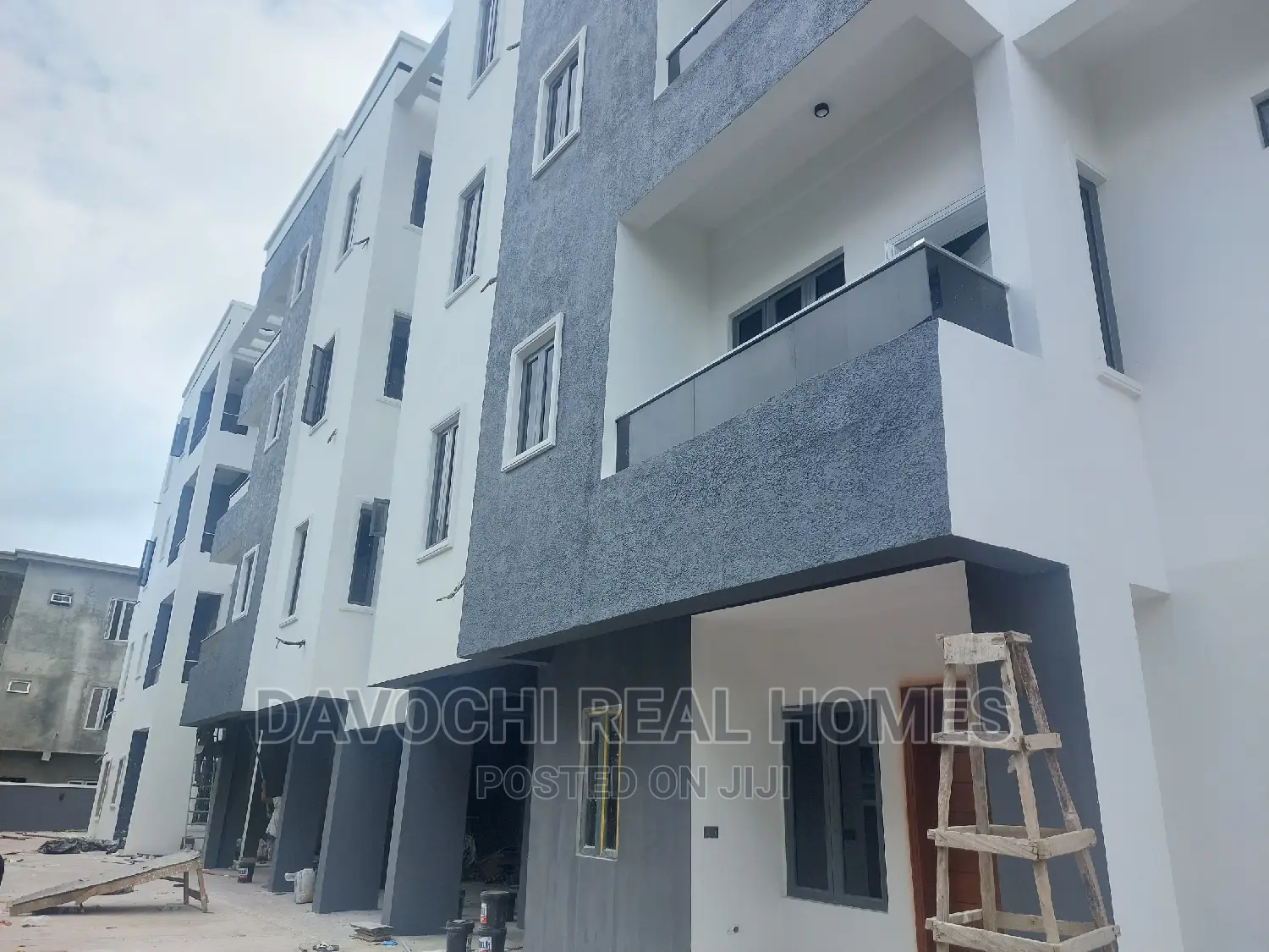 3bdrm Apartment in Chevron, Lekki for sale