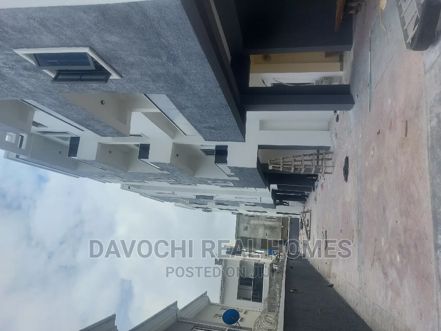 3bdrm Apartment in Chevron, Lekki for sale