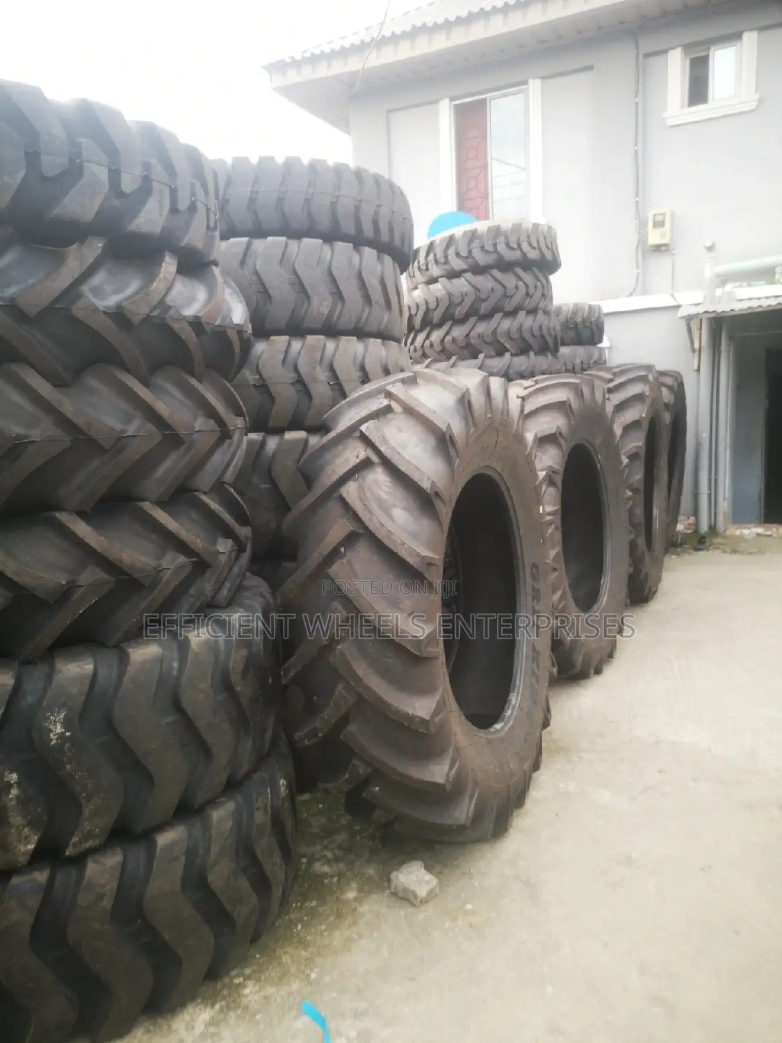 Tractors, 950c, 966c Payloader Tyresand Caterpillar Tyres
