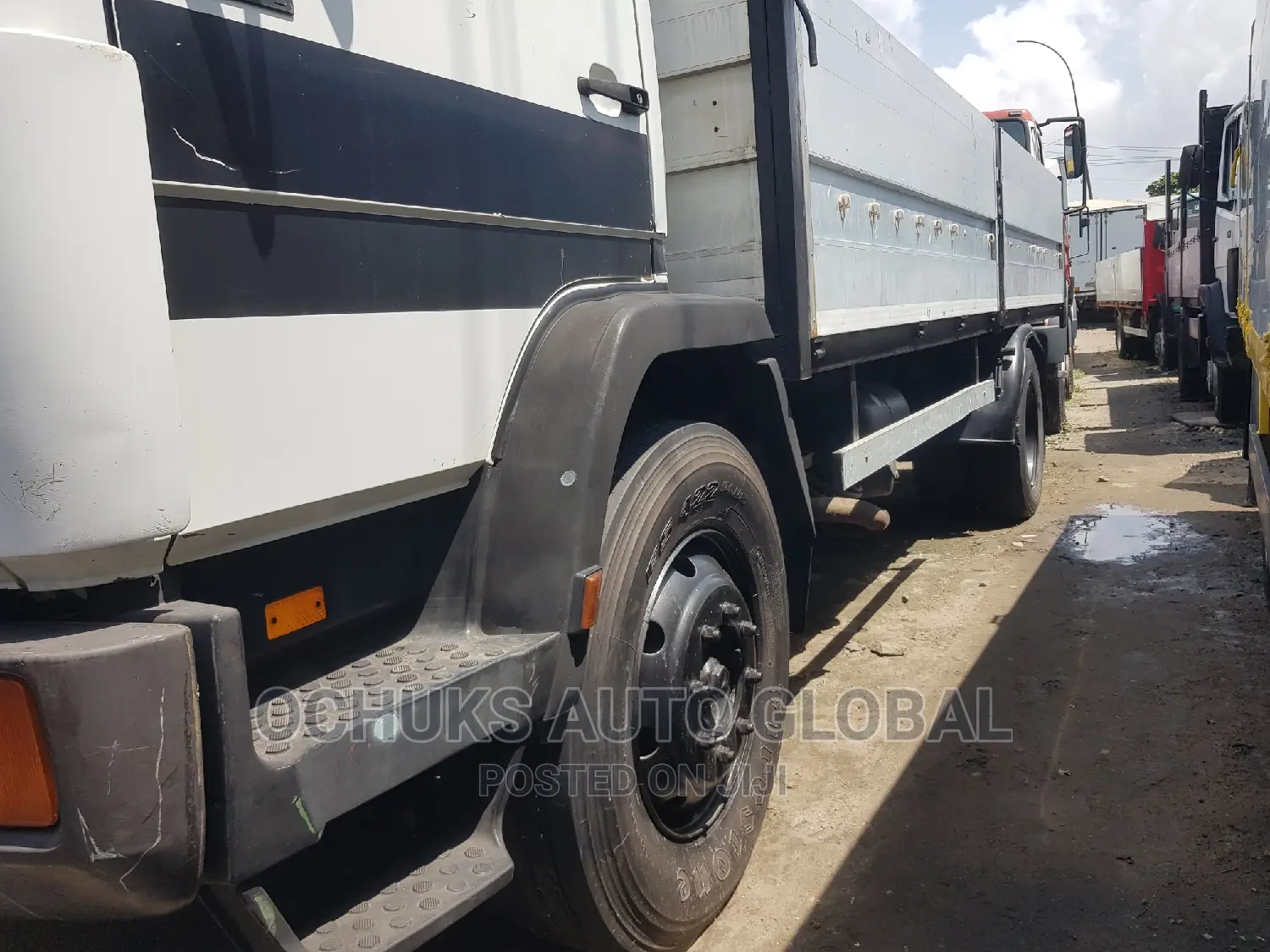 M/Benz Truck Pick Up Van 6tyers 8bolits 1314 Model