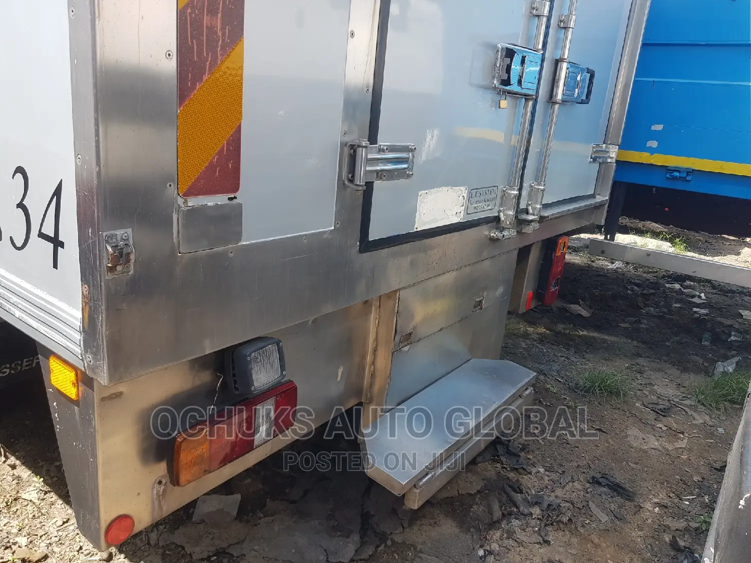 M/Benz Truck Cooling Van 814 Model