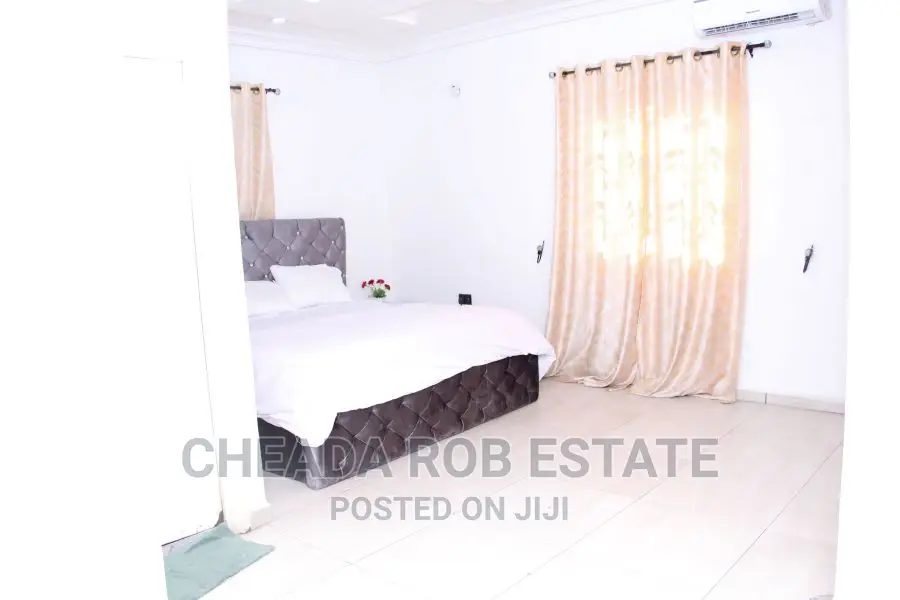 Best Secured 1 Bedroom Apartment Off Peter Odili | Free Wifi