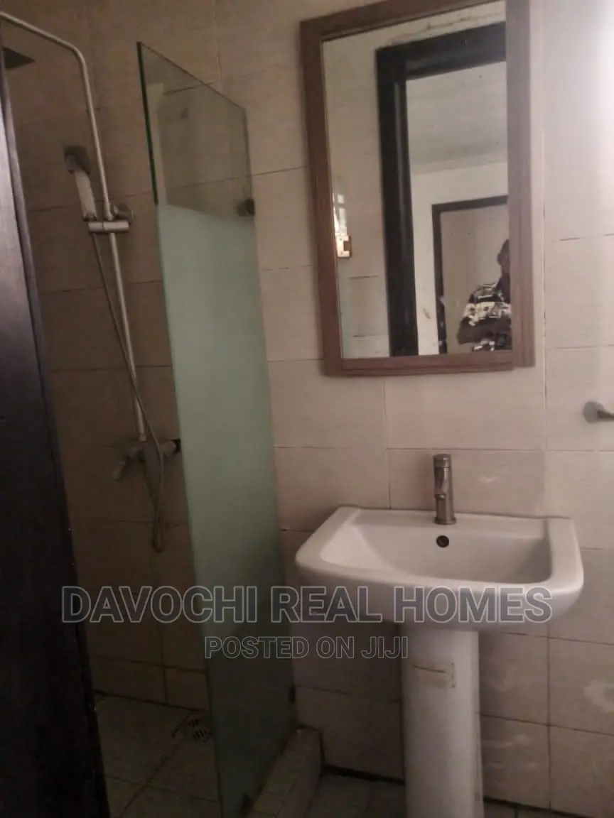 3bdrm Apartment in Osapa London Estate, Lekki for rent