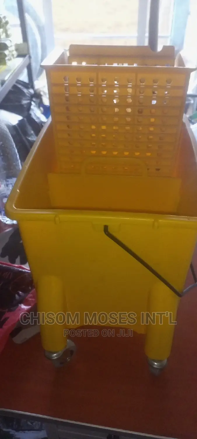 Industrial Mobing Bucket
