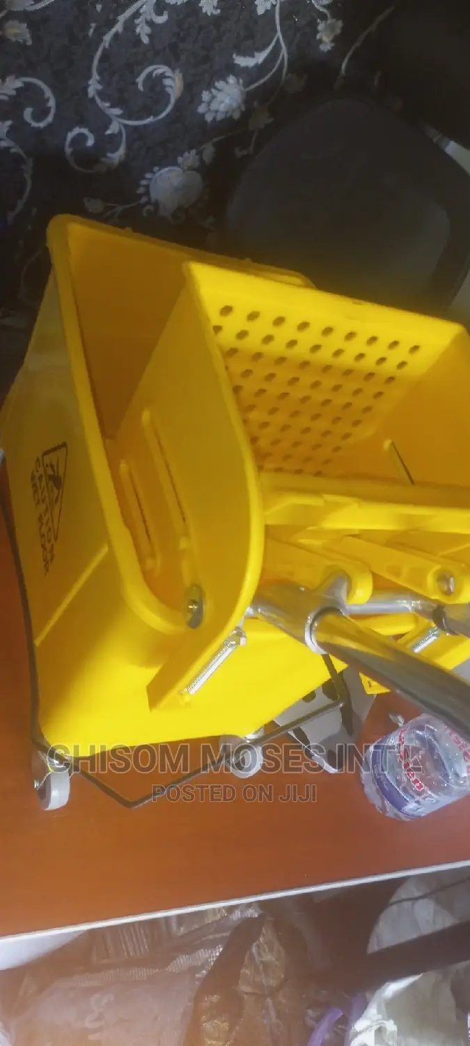 Industrial Mobing Bucket