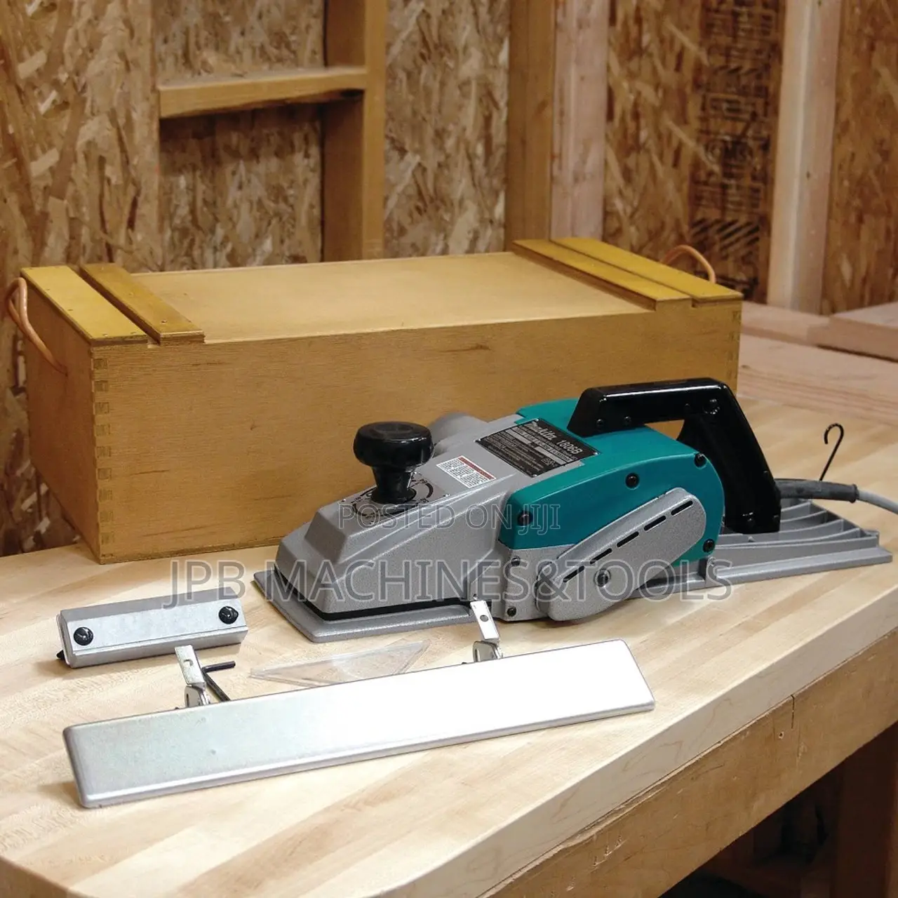 Makita 1806B Power Planer 6-3/4" / 170 Mm