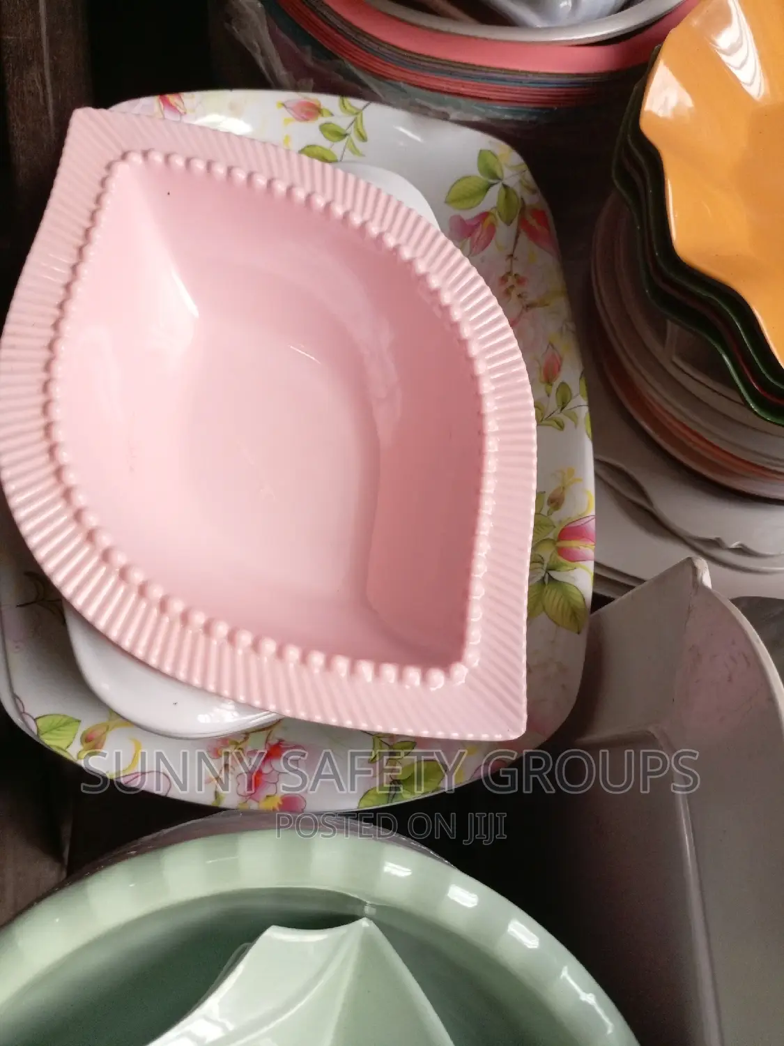 Fancy Unbreakable Plate of 12