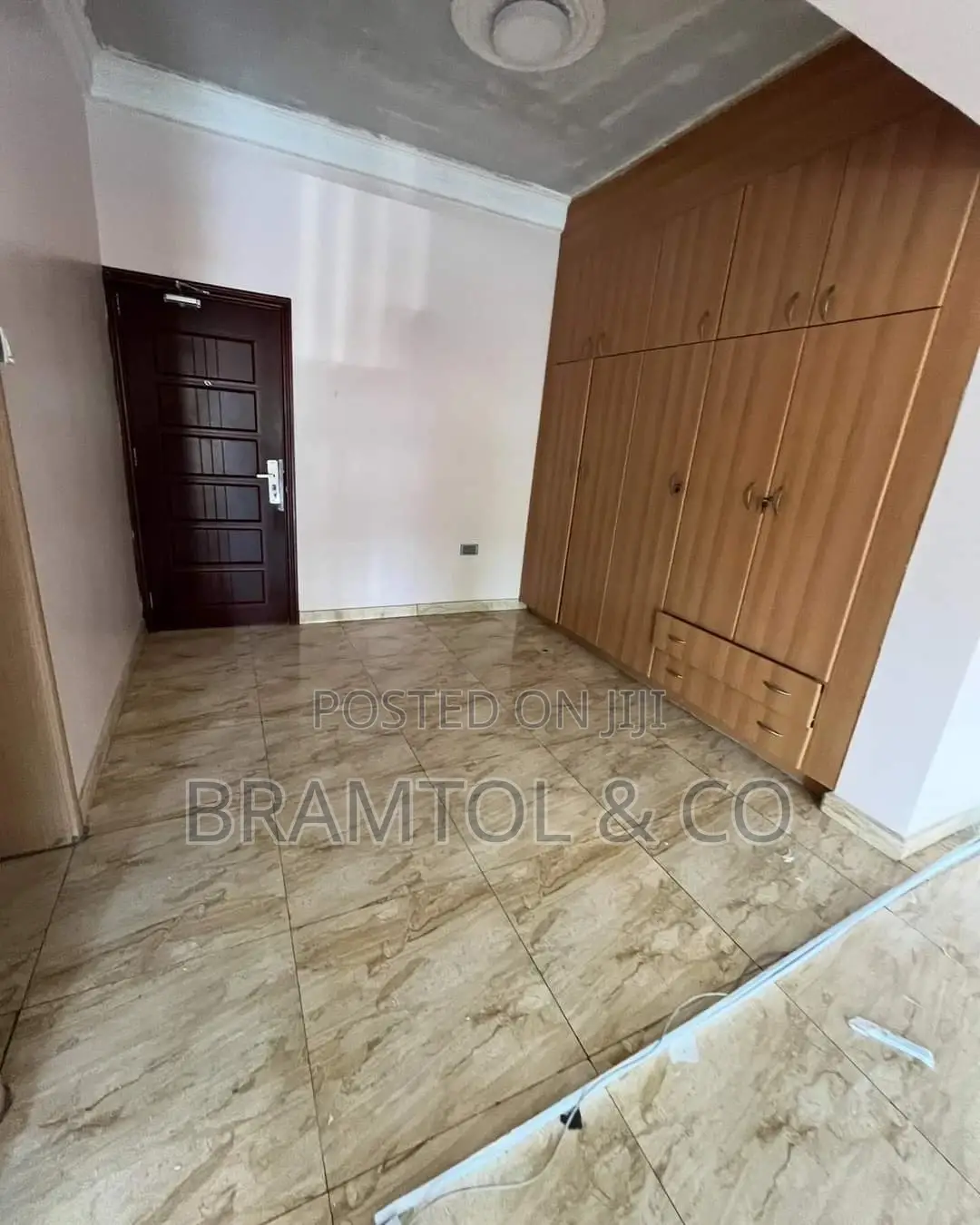 3bdrm Block of Flats in Utako for rent