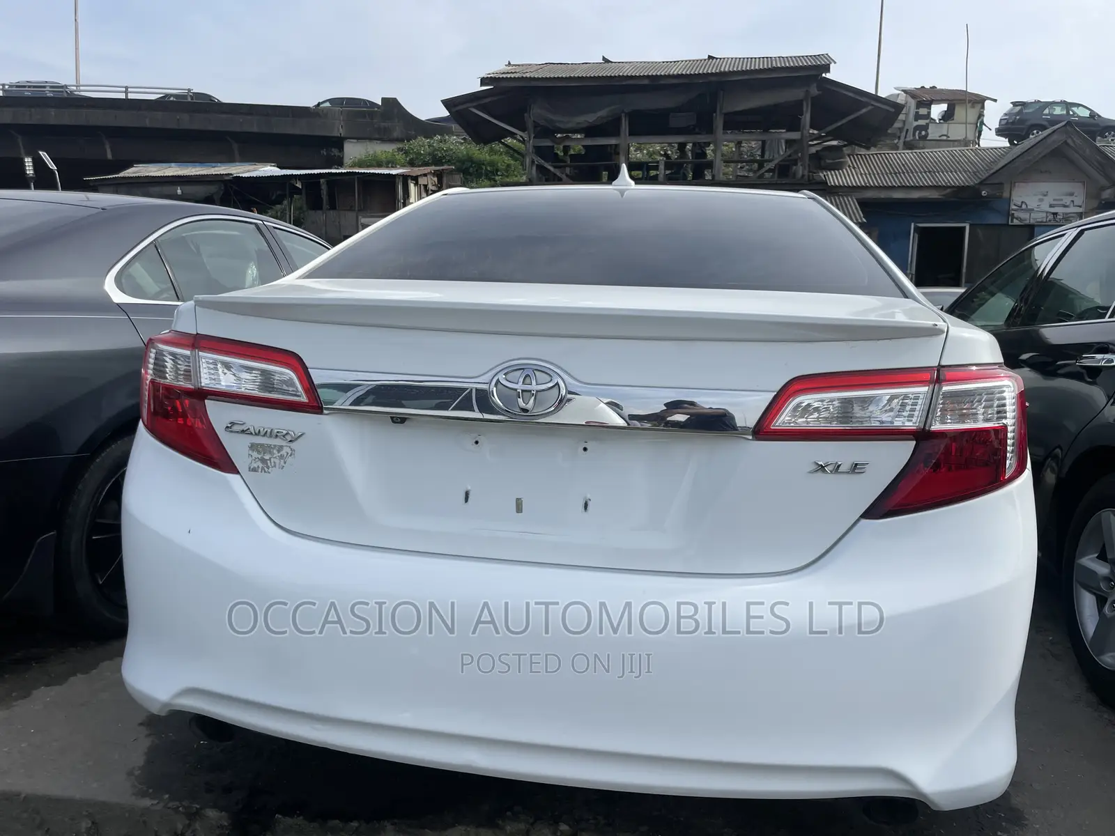 Toyota Camry XLE V6 4dr Sedan (3.5L 6cyl 6A) 2013 White