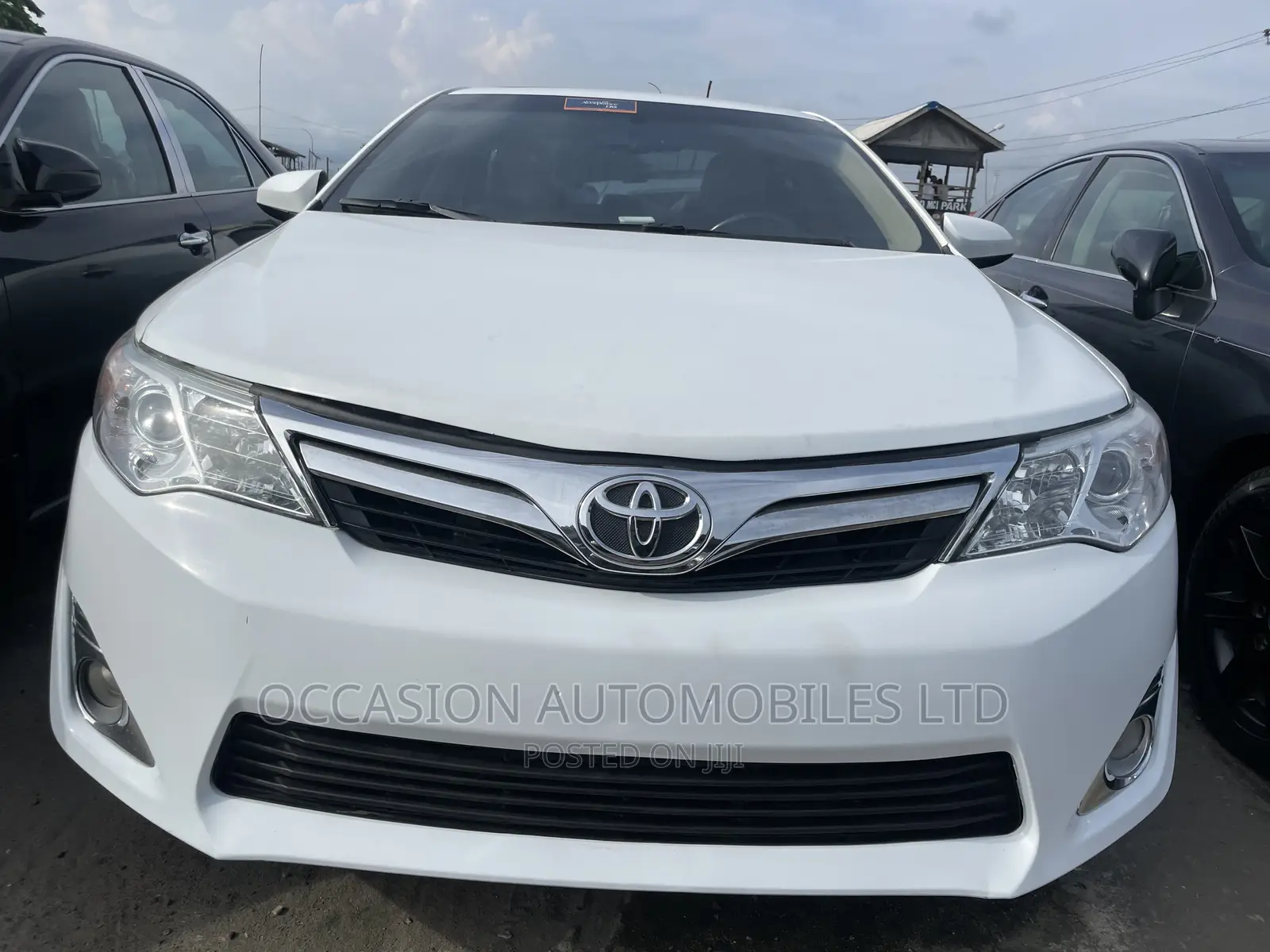 Toyota Camry XLE V6 4dr Sedan (3.5L 6cyl 6A) 2013 White
