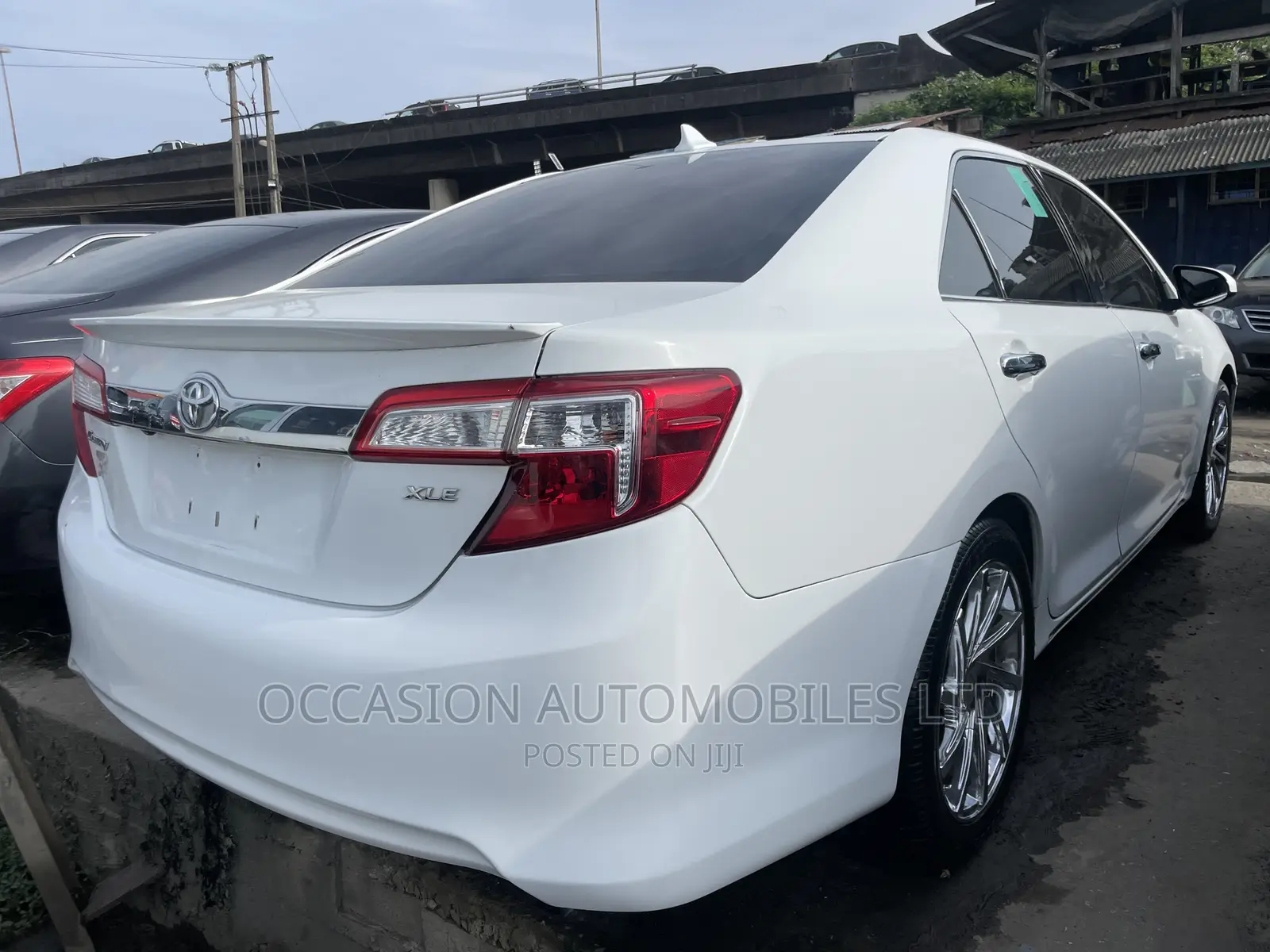 Toyota Camry XLE V6 4dr Sedan (3.5L 6cyl 6A) 2013 White