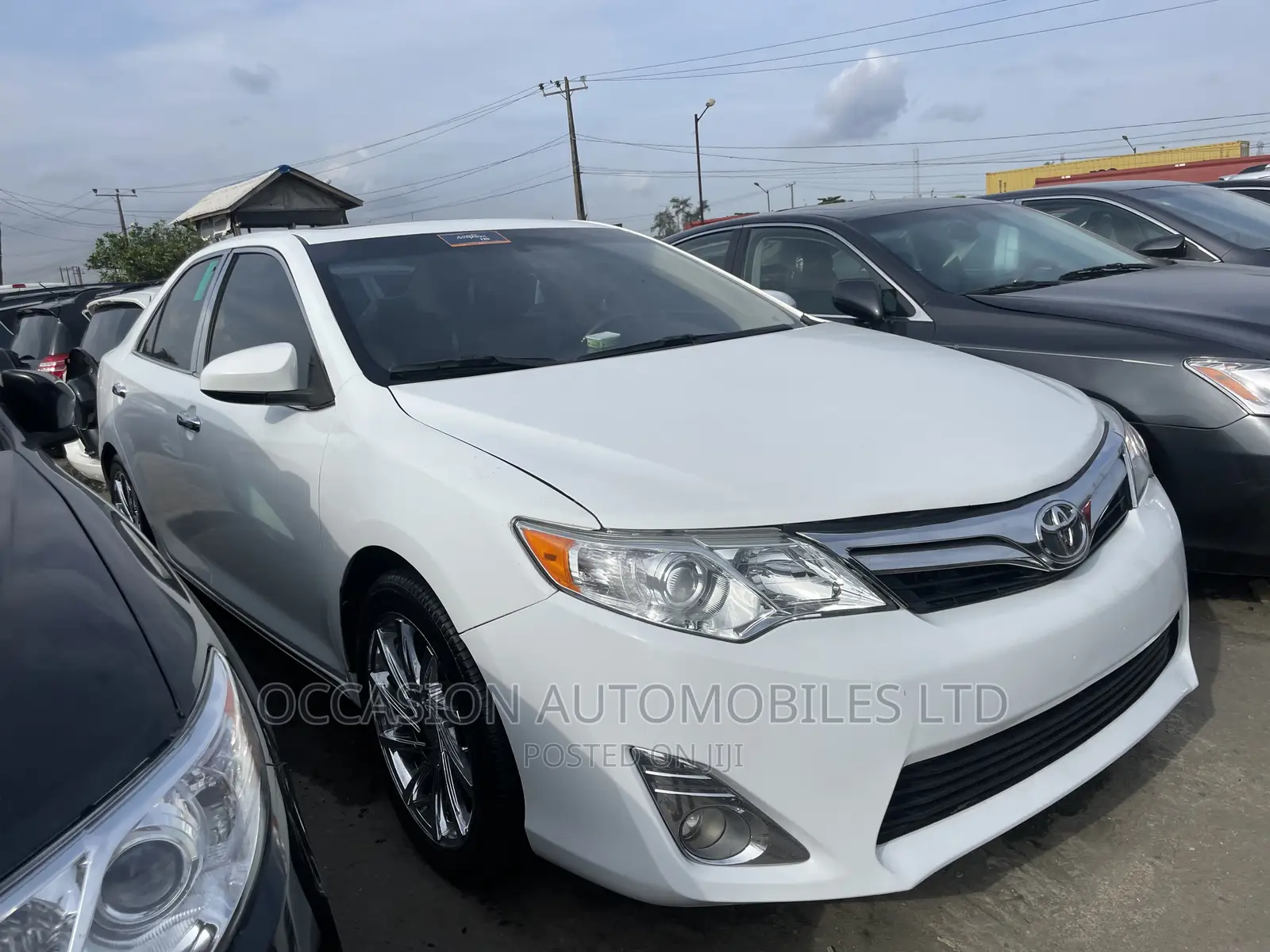 Toyota Camry XLE V6 4dr Sedan (3.5L 6cyl 6A) 2013 White