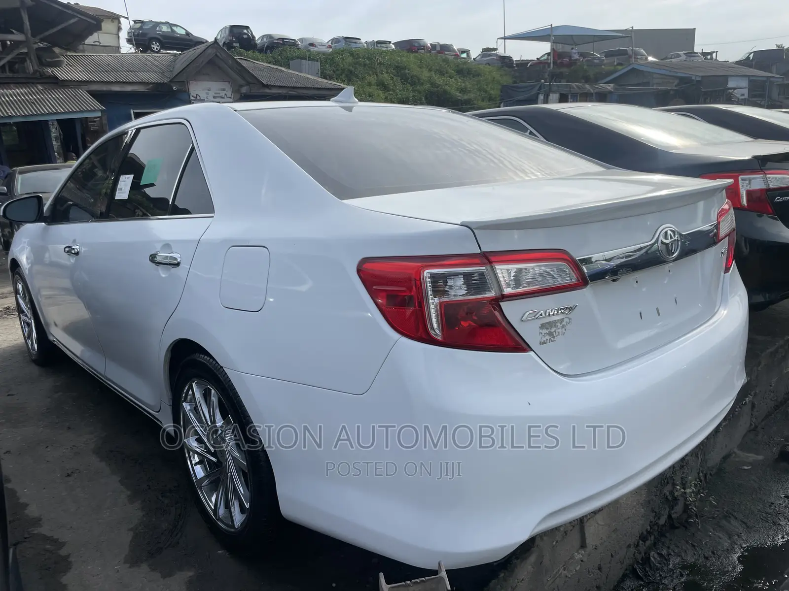 Toyota Camry XLE V6 4dr Sedan (3.5L 6cyl 6A) 2013 White