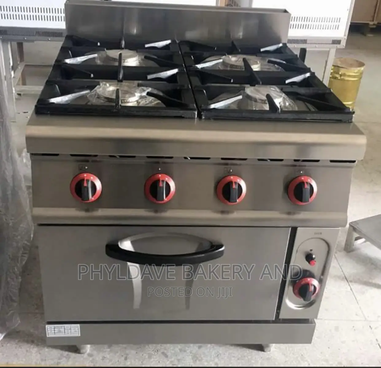 4-Burner Gas Cooker With Industrial Oven