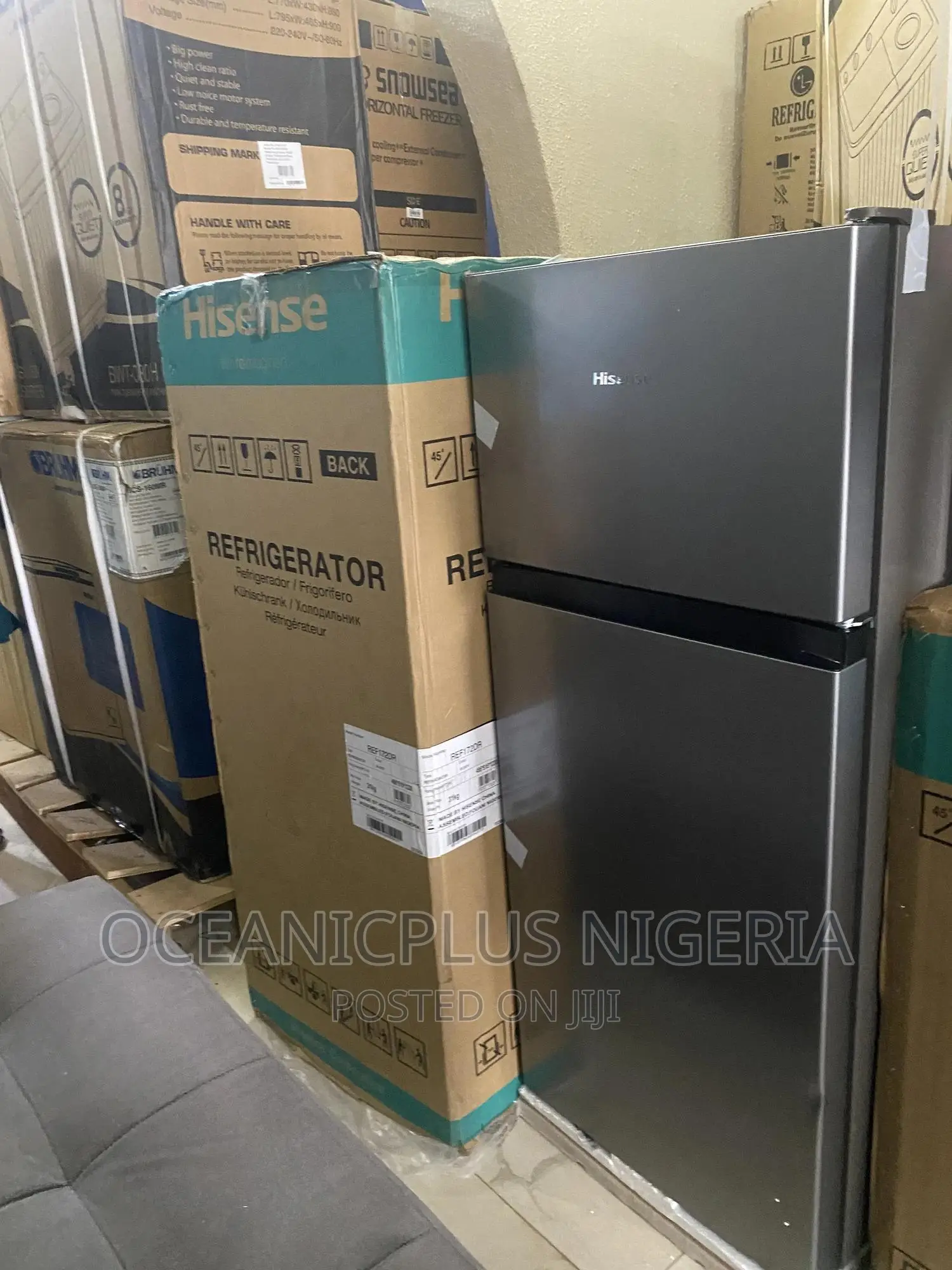 Hisense 124l Double Door Refrigerator-Vegetable Drawer