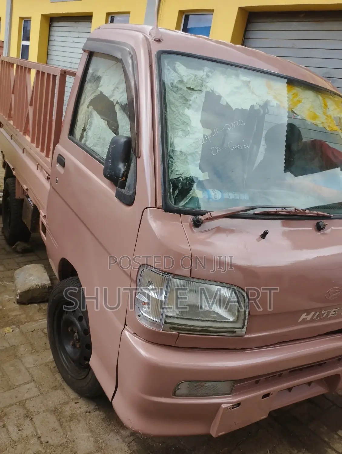 Daihatsu 2008 Pink