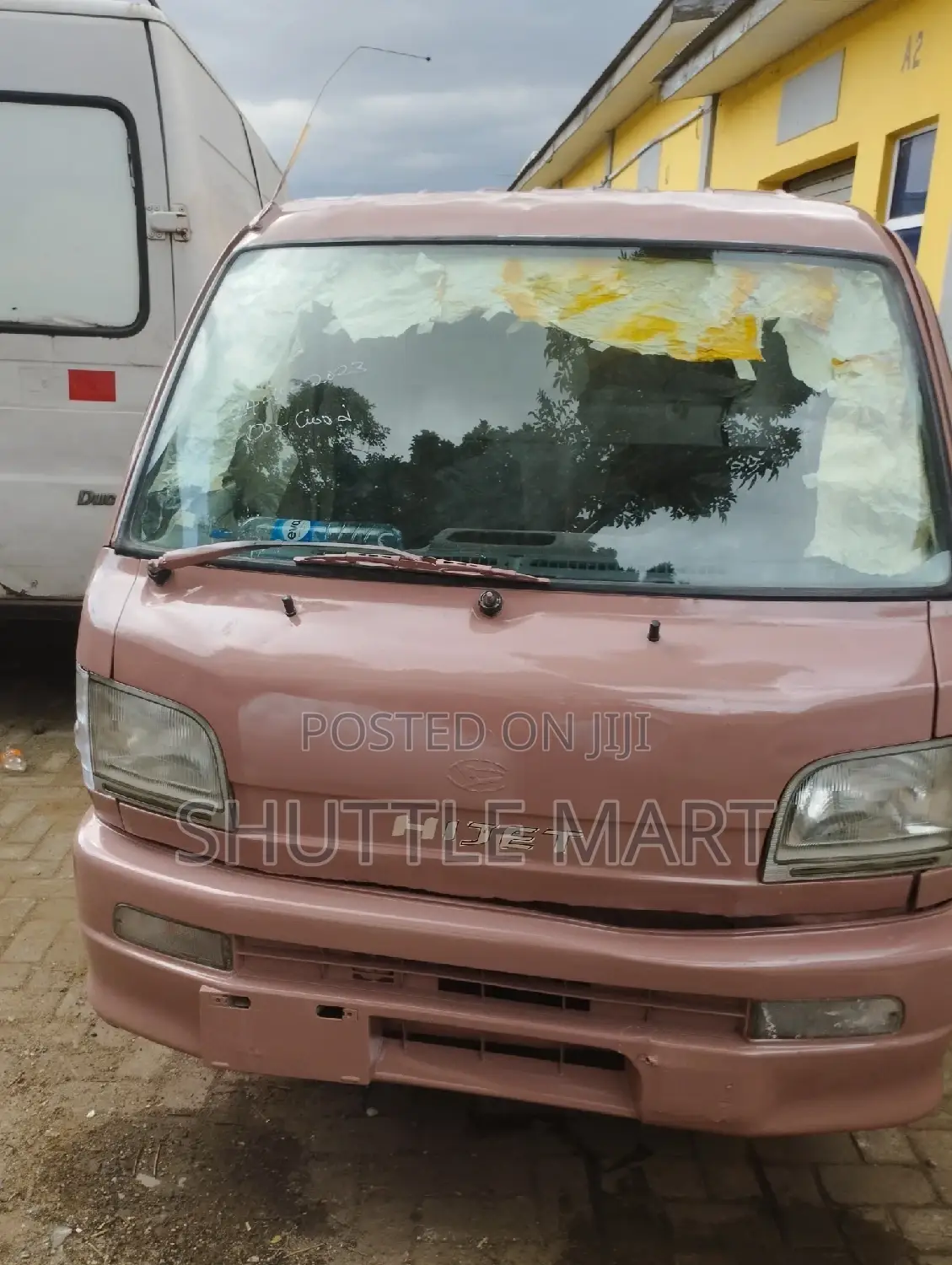 Daihatsu 2008 Pink
