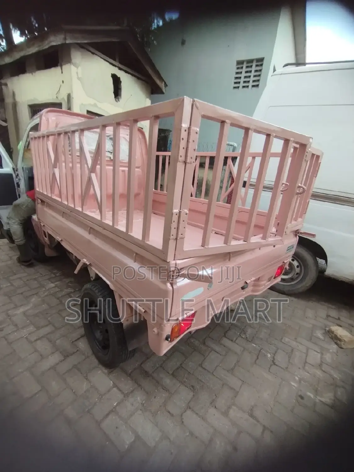 Daihatsu 2008 Pink