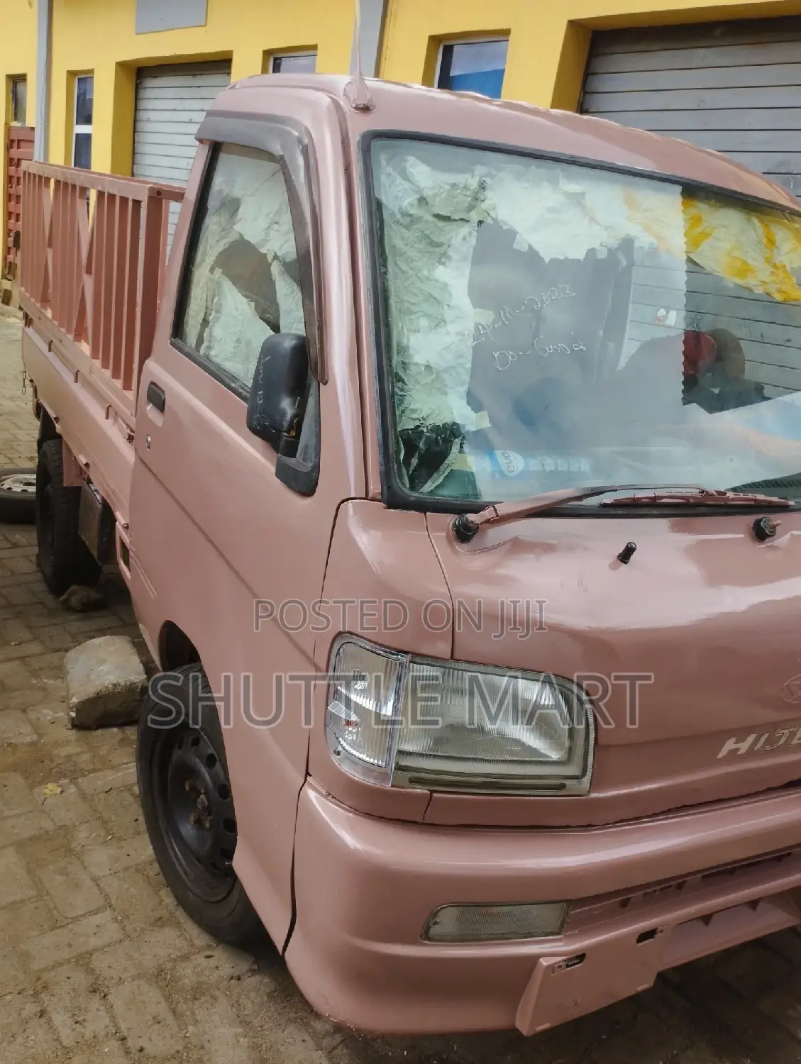 Daihatsu 2008 Pink