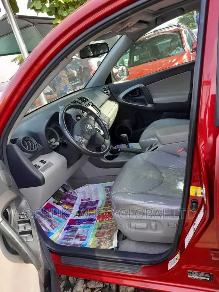 Toyota RAV4 2010 Red