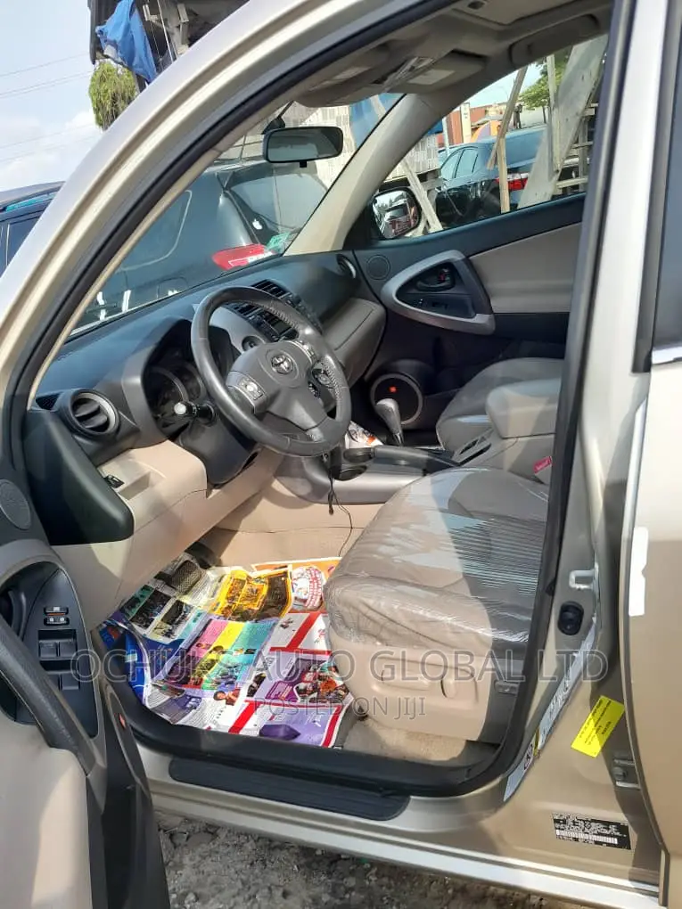 Toyota RAV4 2009 Gold