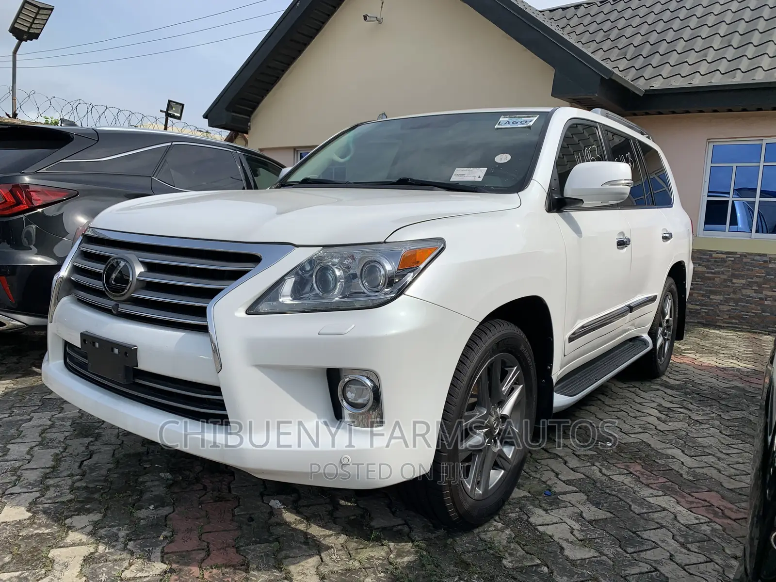 Lexus LX 570 AWD 2015