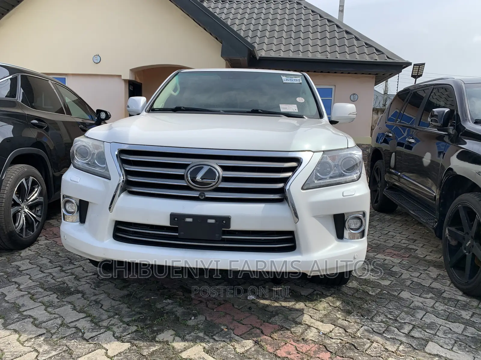Lexus LX 570 AWD 2015