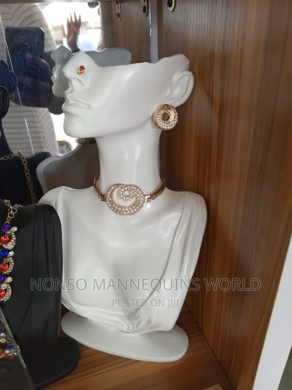 Ceramic Necklace/Jewelry Display Mannequin