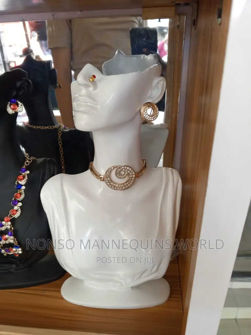 Ceramic Necklace/Jewelry Display Mannequin