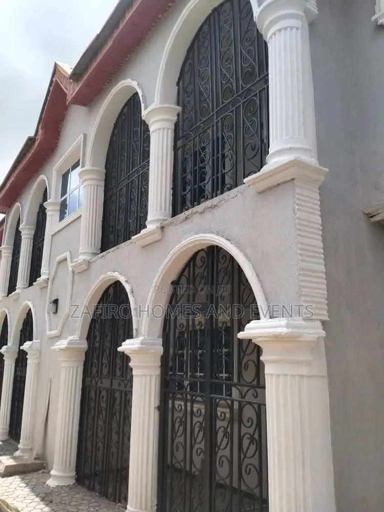 10bdrm Duplex in Gbagi Market, Alakia for sale