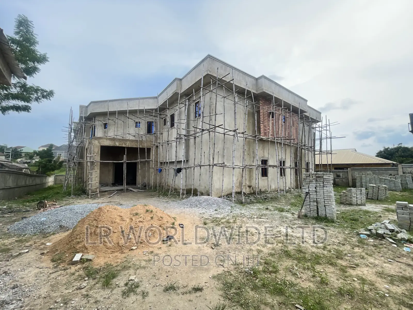 20bdrm House in Fha Lugbe for sale